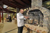 Fried Hotel Simontronya - castle hotel awaits the guests with delicious grill dishes