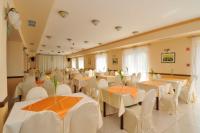 Fried Castle Hotel Simontornya - restaurant offering traditional Hungarian dishes, castle wines and palinkas