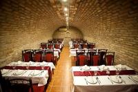 Patak Park Hotel Visegrád - källarrestaurang i Visegrad på Patak Park Hotel med ungersk speciella maträtter